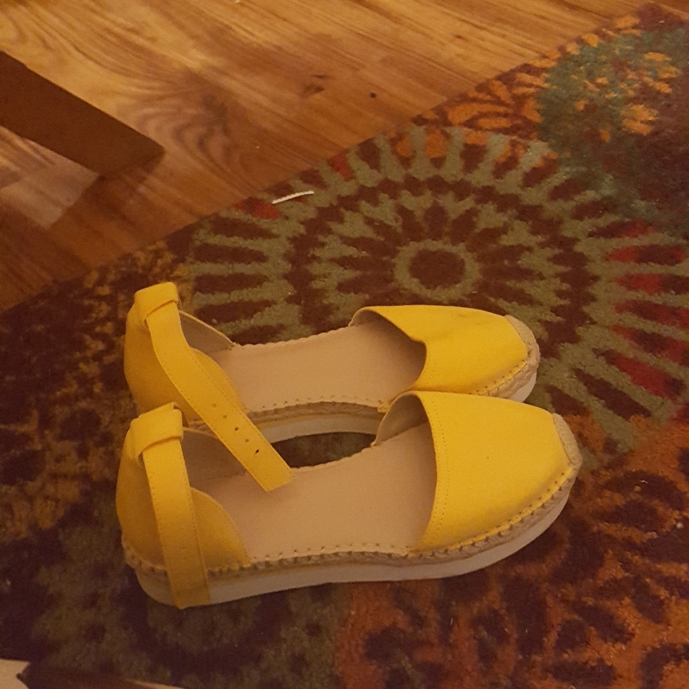 Crown & Ivy Sandals